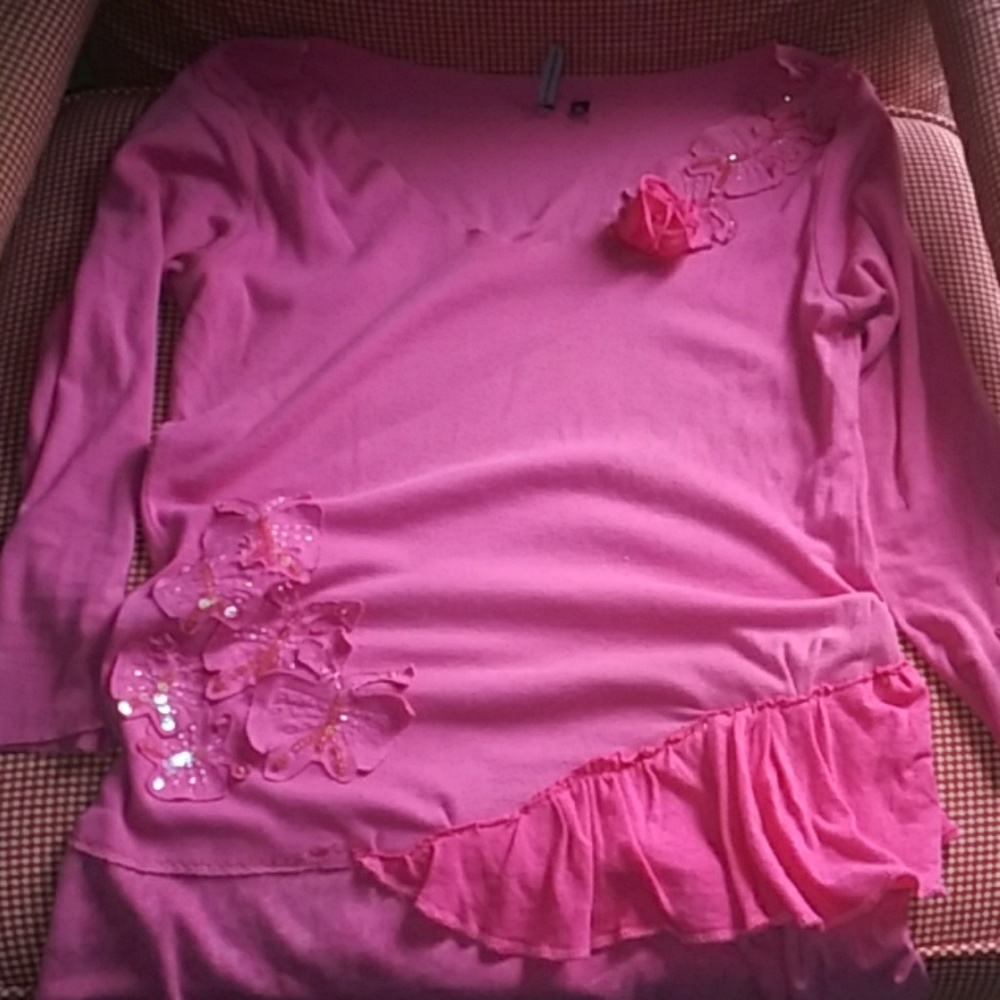 Upcycled pink t shirt top w flowers adorning